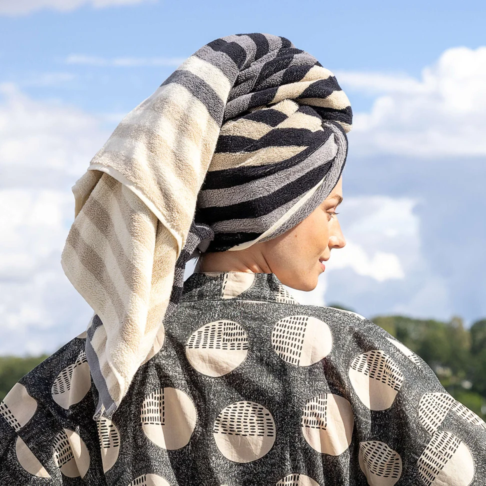 Duschhandtuch „Sunset“ aus Bio-Baumwolle - schwarz