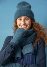 Beanie in an alpaca blend - indigo green/melange