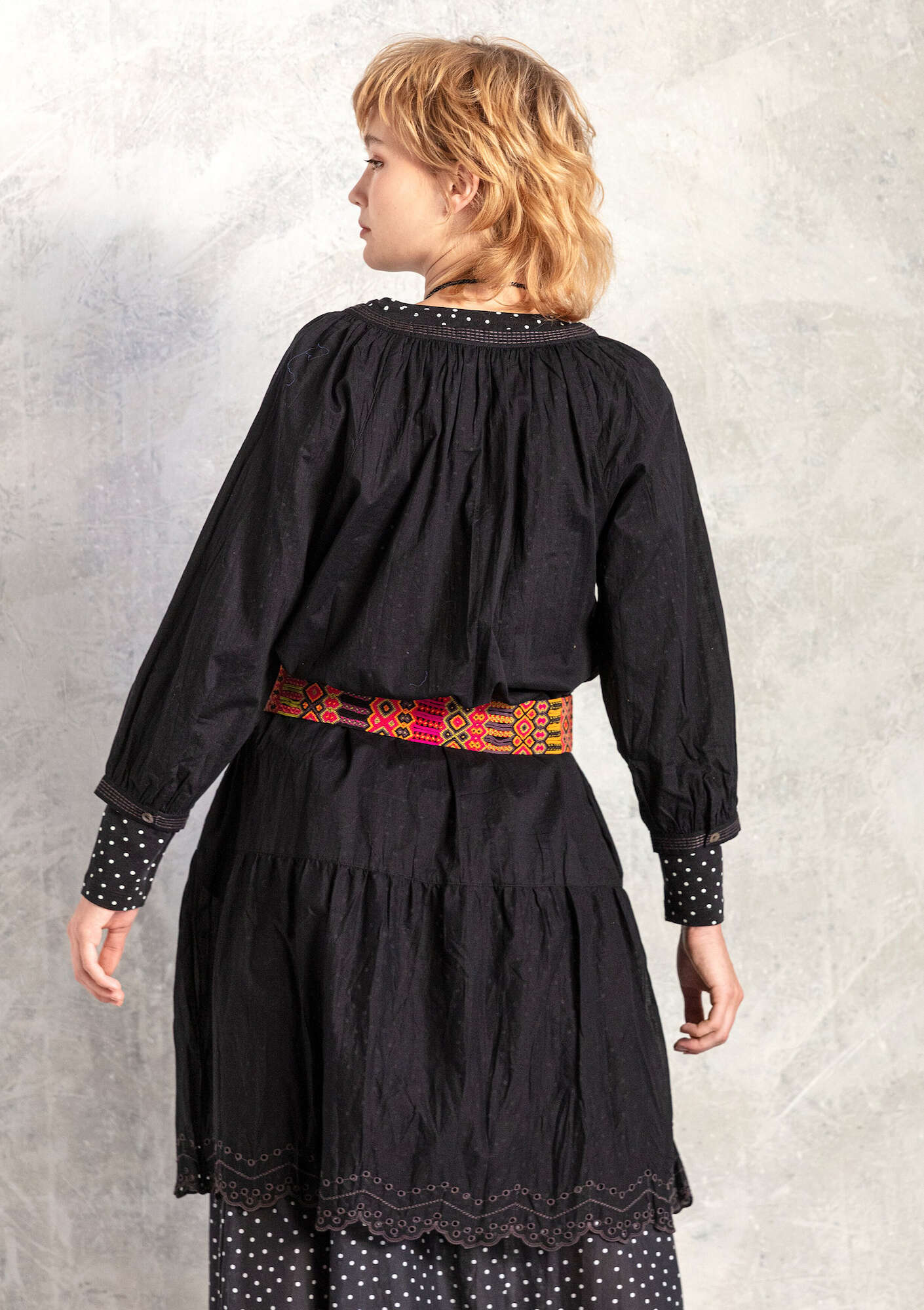 Vevd kjole i økologisk bomull svart thumbnail