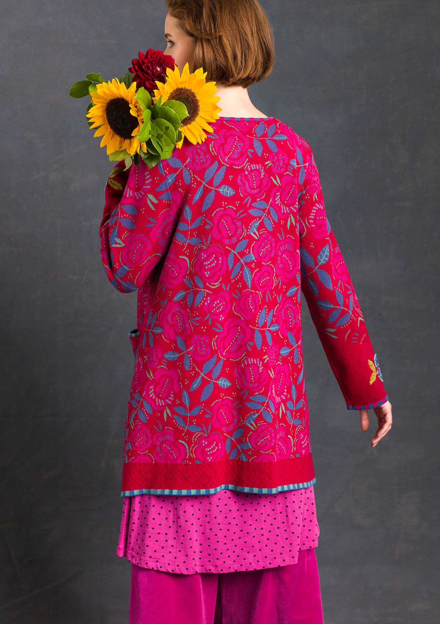 Hand-embroidered “China Rose” cardigan in wool/organic cotton cranberry