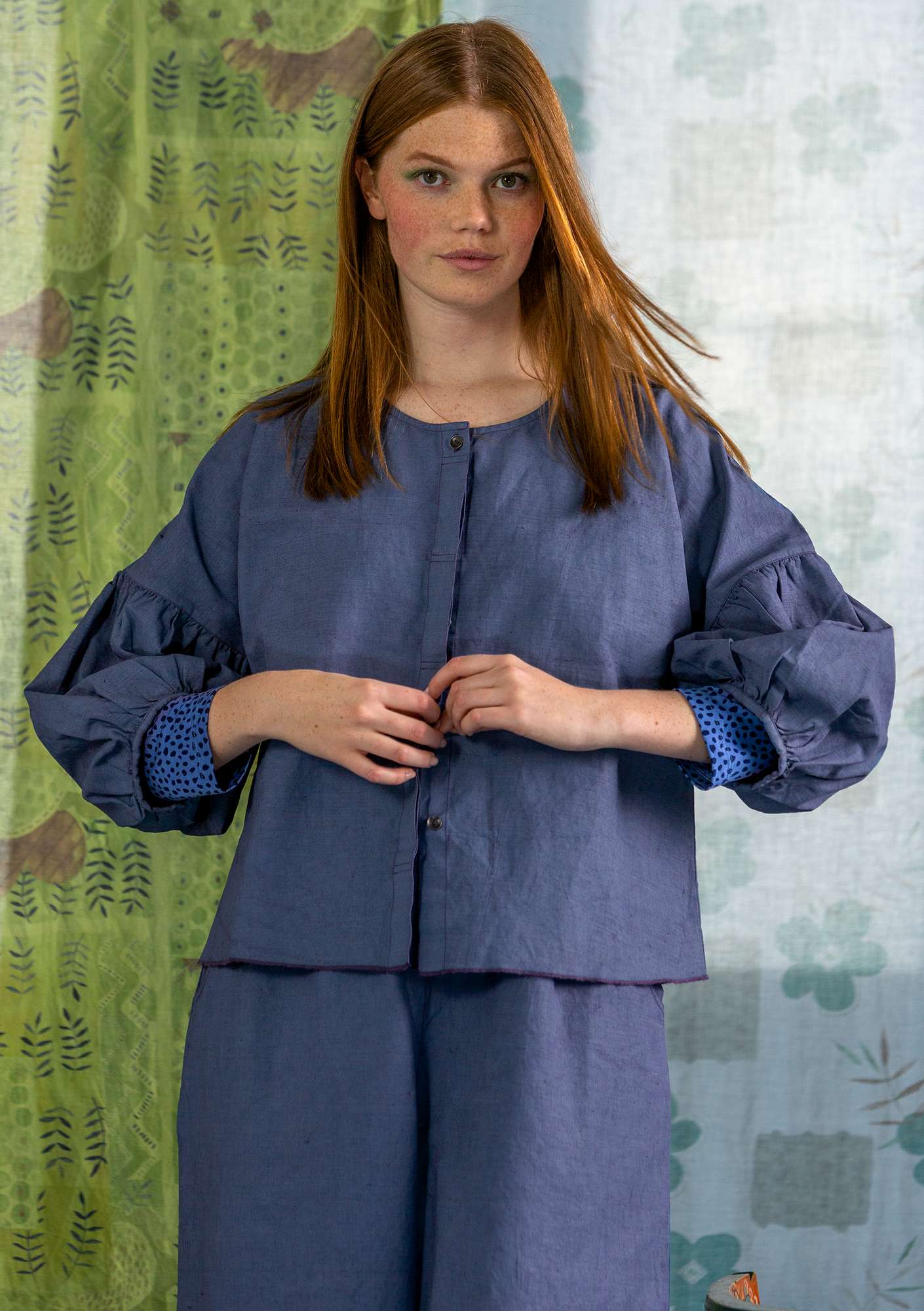 “Twin” linen/organic cotton blouse light blue thumbnail