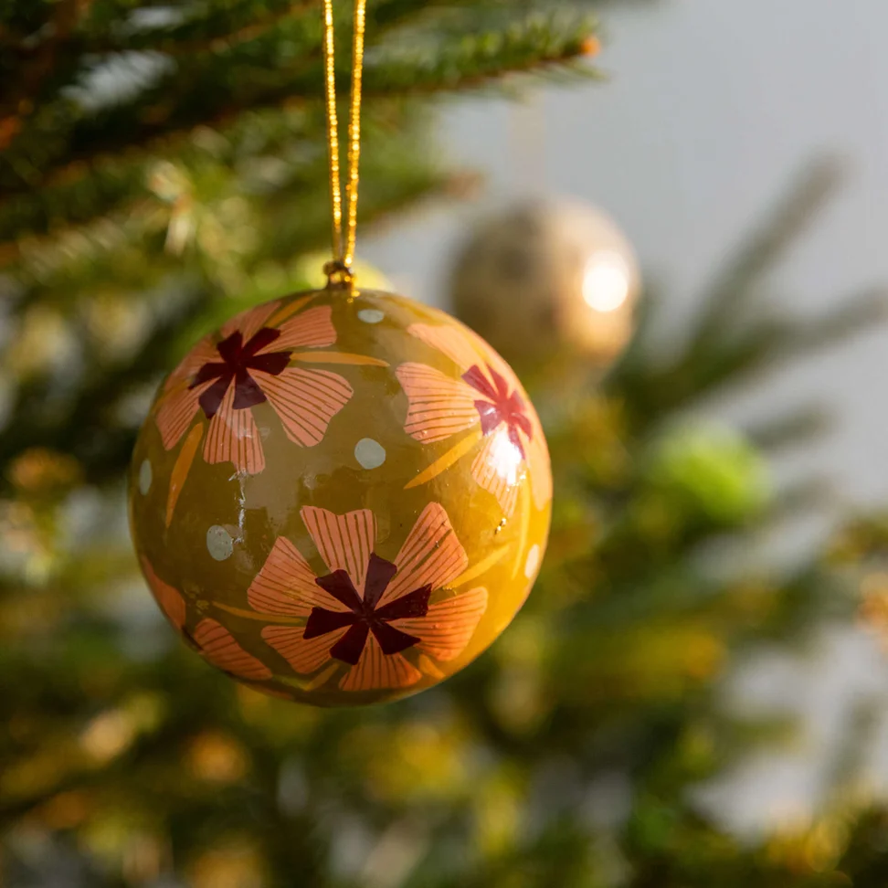 Julekugle "Alaska Forest" i papmaché - kamel