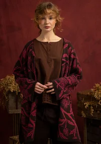 Geblümte Langstrickjacke „Lusern“ aus Bio-Baumwolle, mit Handstickerei - cerise