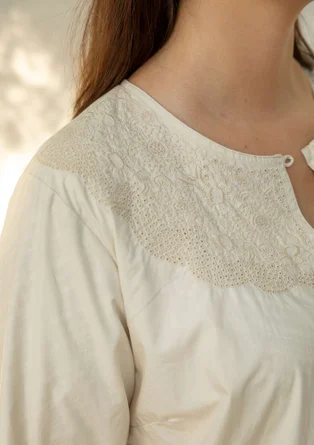 “Amisha” embroidered dress in a woven blend of organic cotton and linen - feather