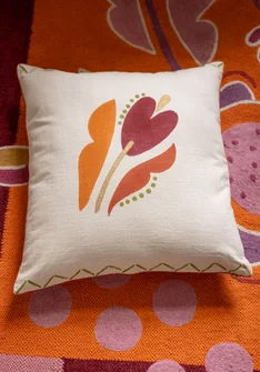 “Tulipanaros” block-printed cushion cover in organic cotton - brick