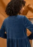Helkneppet velurkjole i økologisk bomull / resirkulert polyester (stillehavsblå L)