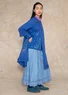 Besticktes Kleid „Fåle“ aus Bio-Baumwolle (brillantblau L)