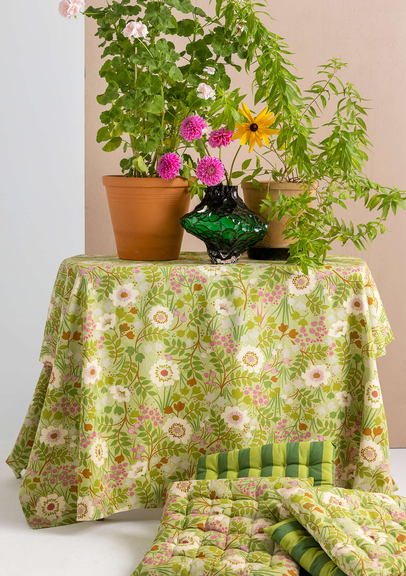 “Primavera” organic cotton tablecloth apple green