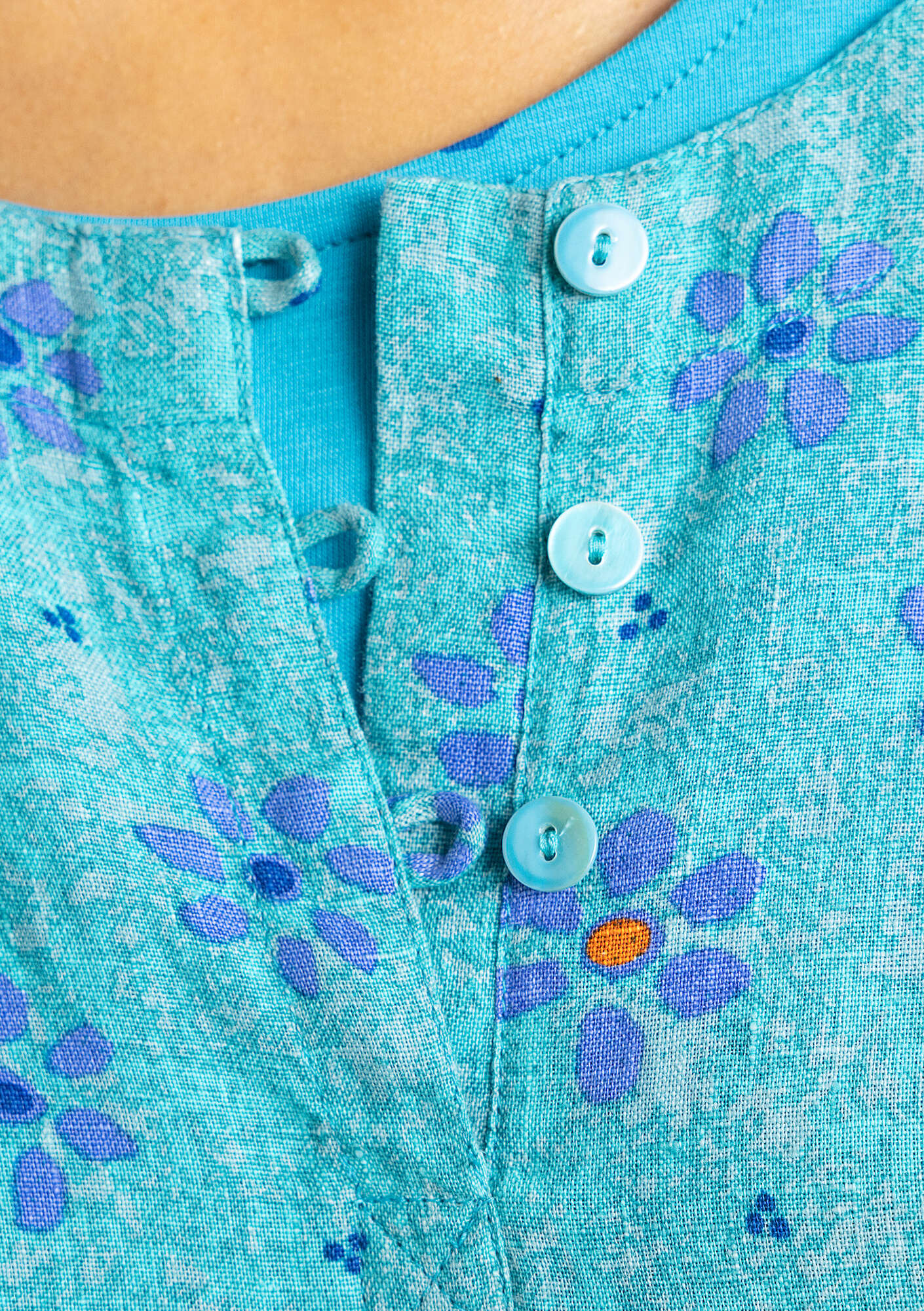 “Ester” blouse in woven linen meadow stream/patterned thumbnail