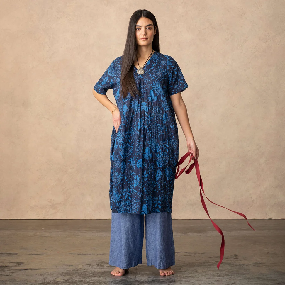 Webkleid „Niwa“ aus Bio-Baumwolle - dunkelindigo