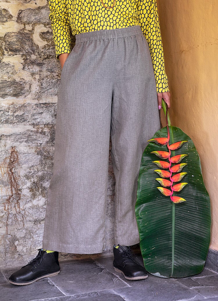 Trousers in organic cotton/linen woven fabric