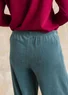 Ensfarget velurbukse i økologisk bomull / resirkulert polyester (tea tree L)