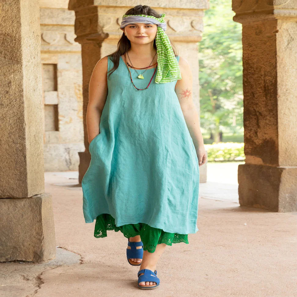 Woven sleeveless dress in linen - meadow stream