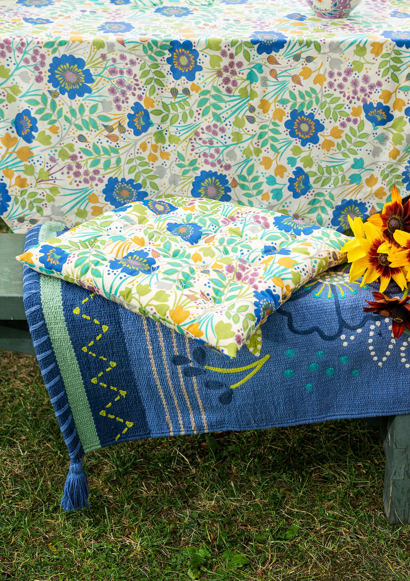 “Primavera” seat cushion in organic cotton flax blue