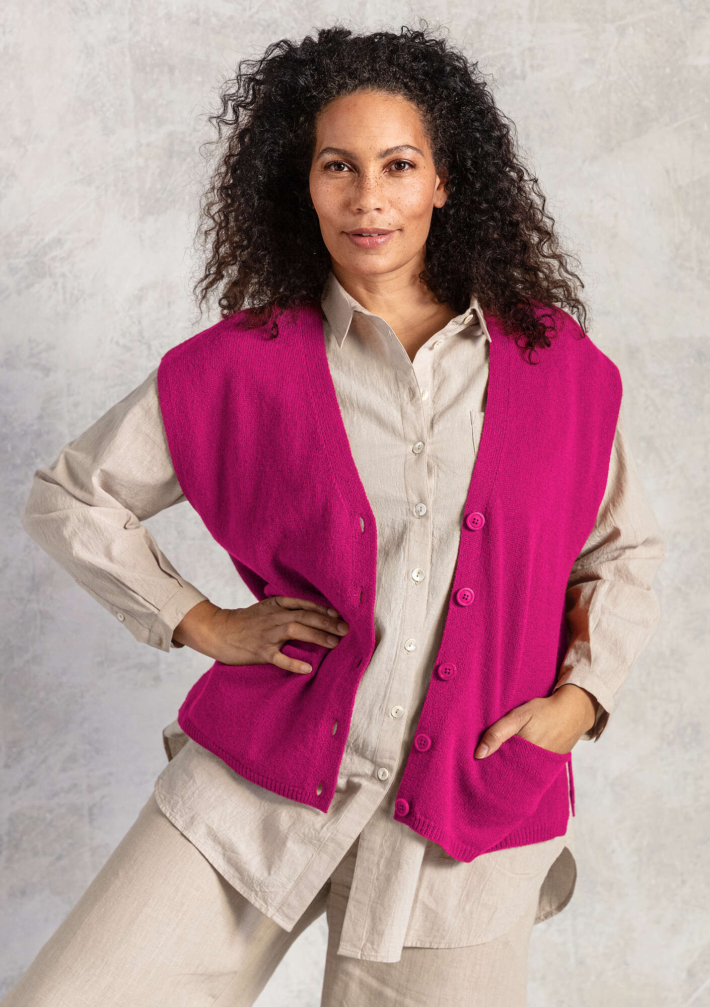Wool vest cochineal
