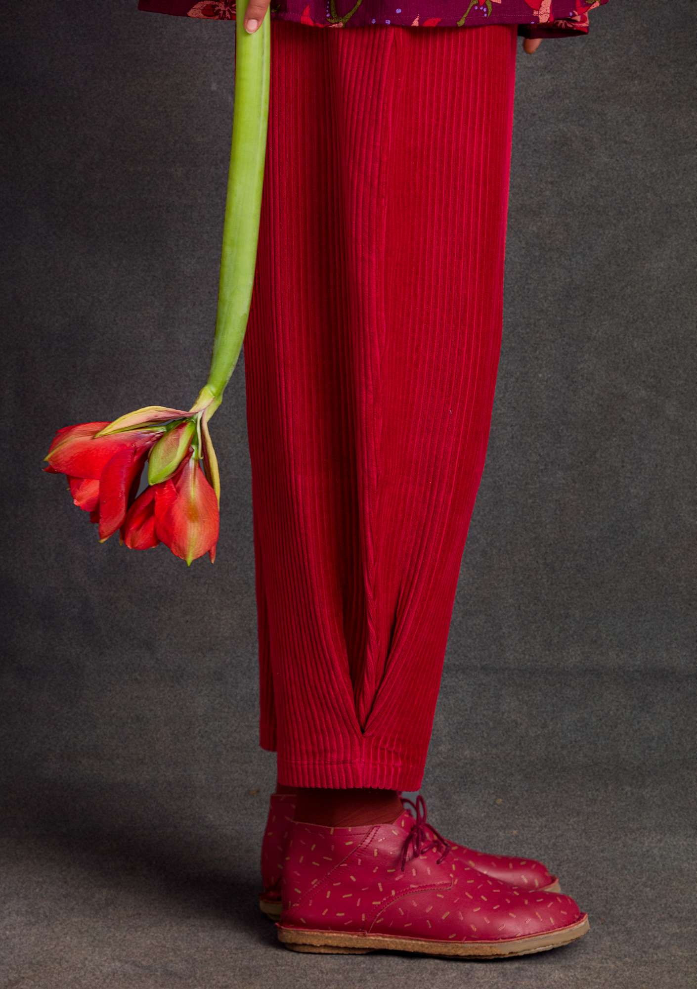 Velour trousers in organic cotton/recycled polyester/elastane  cranberry thumbnail