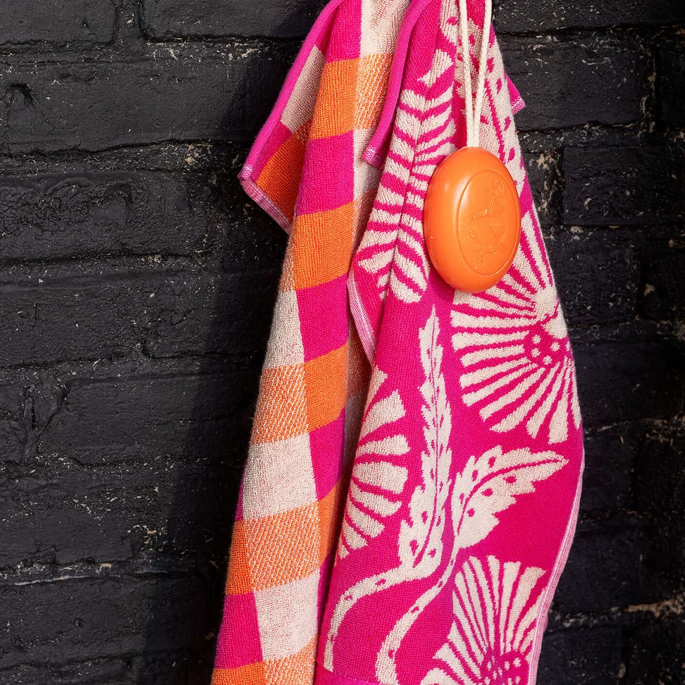 “Poppies” organic cotton guest towel, 2-pack - dark peony