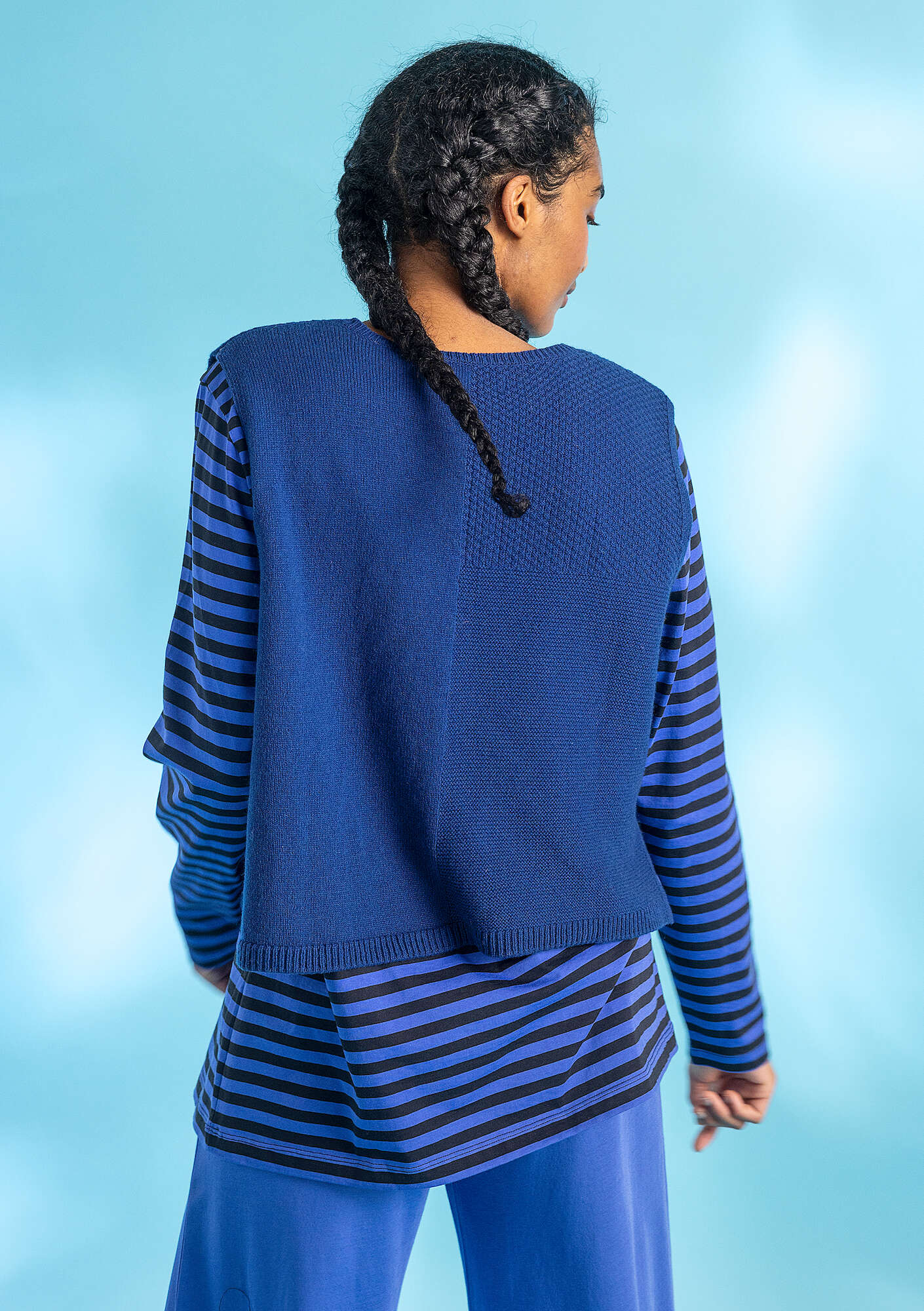 Knit vest in wool/cotton indigo blue