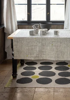 Tapis "Mary" en coton biologique et jute - noir