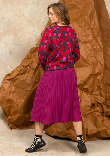 Florale Strickjacke „Hillevi“ aus Bio-/Recycling-Baumwolle - aubergine