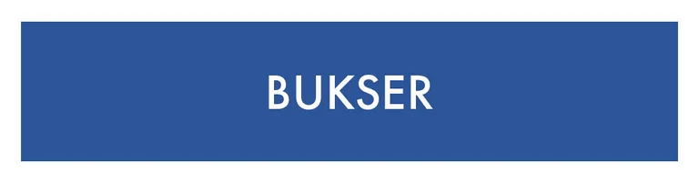 En blå firkant med teksten "Bukser" i hvid. 