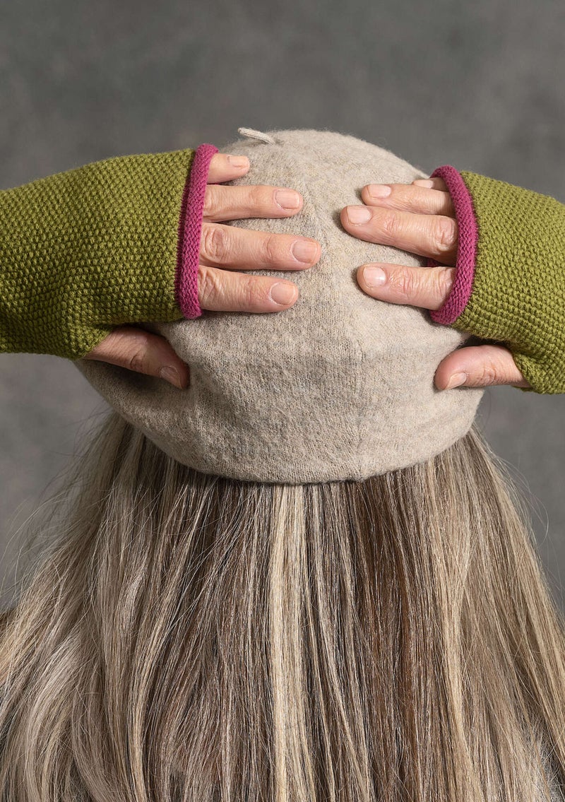 Knit beret in felted organic wool dark nature melange