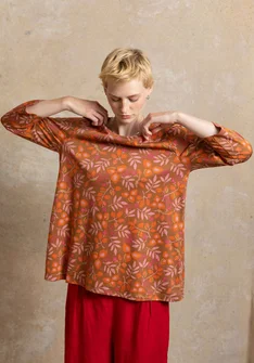 Jerseybluse ”Ophelia” i økologisk bomuld/modal - agern/mønstret
