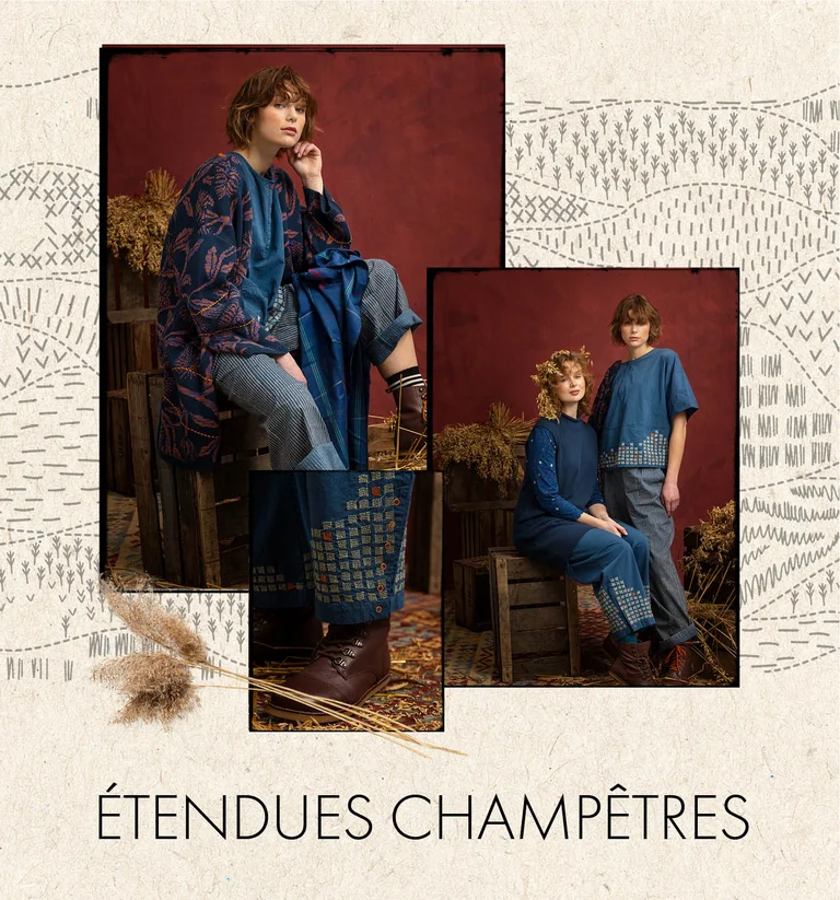 Une femme portant une robe brodée en tissu bleu indigo signée Gudrun Sjödén.