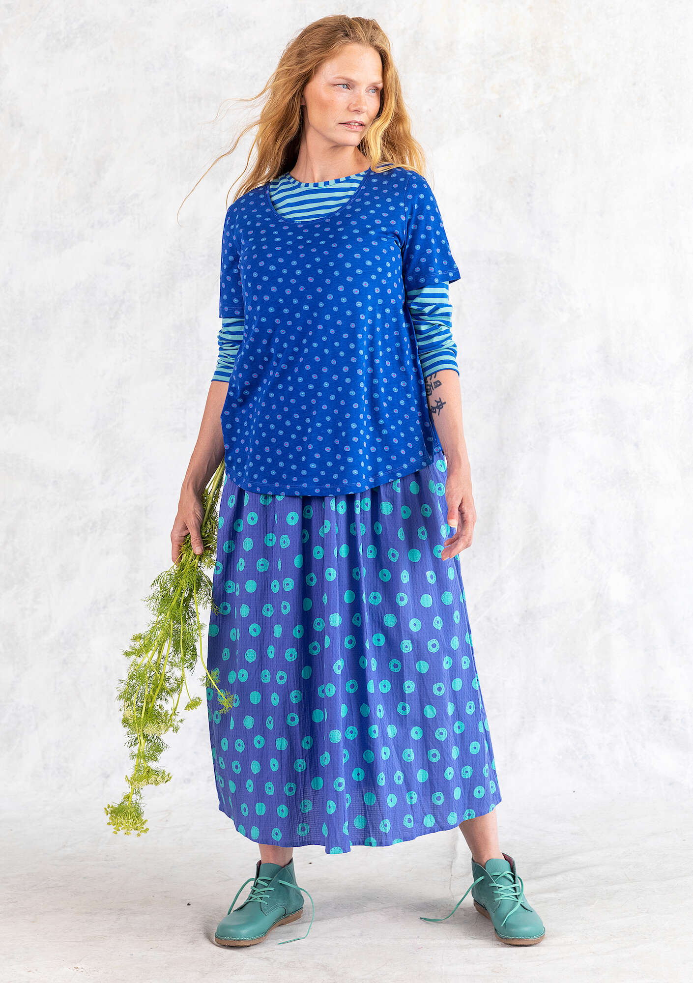 Essential striped sweater in organic cotton sapphire blue/meadow brook thumbnail