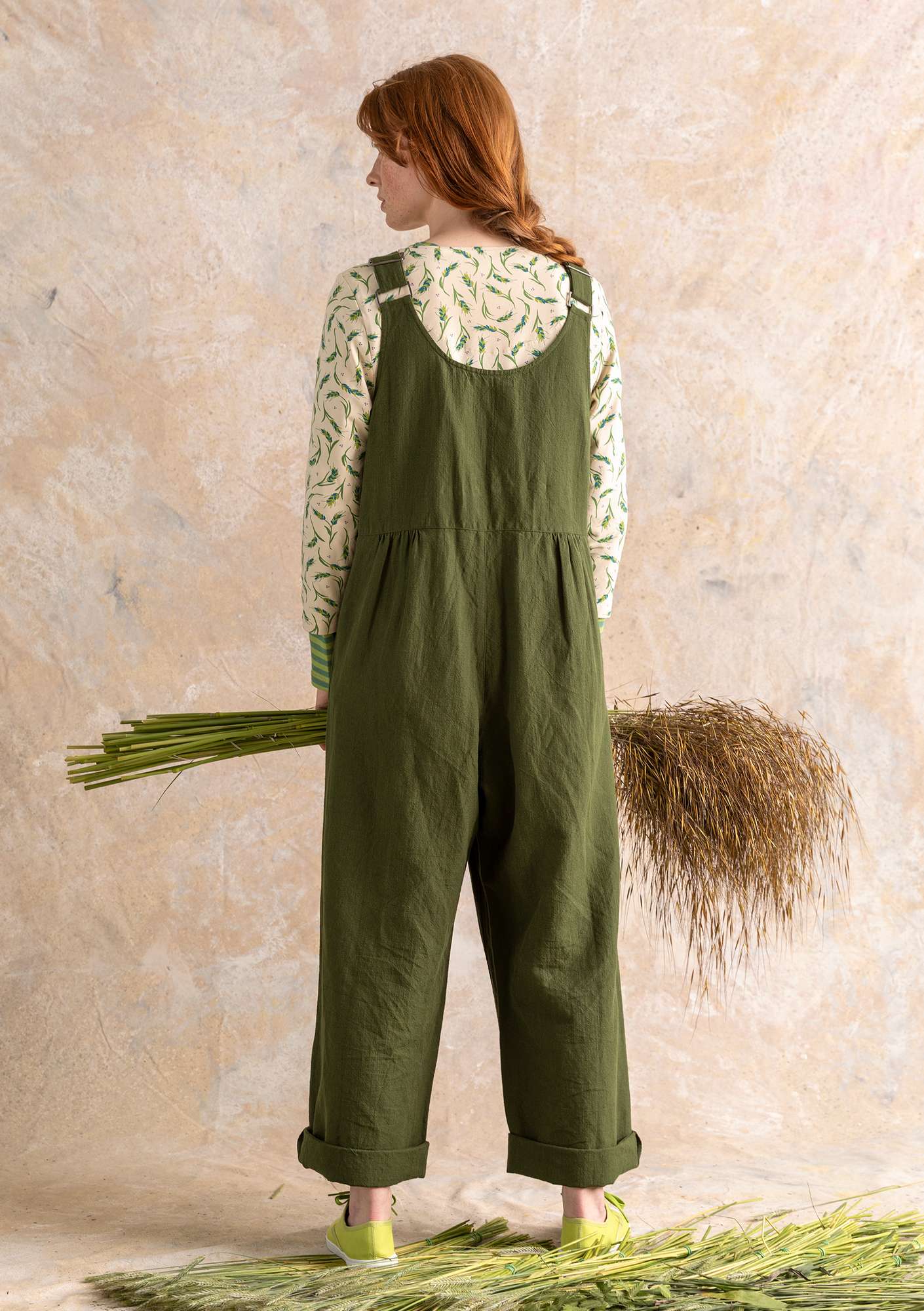 “Harvest” dungarees in organic cotton/linen pine