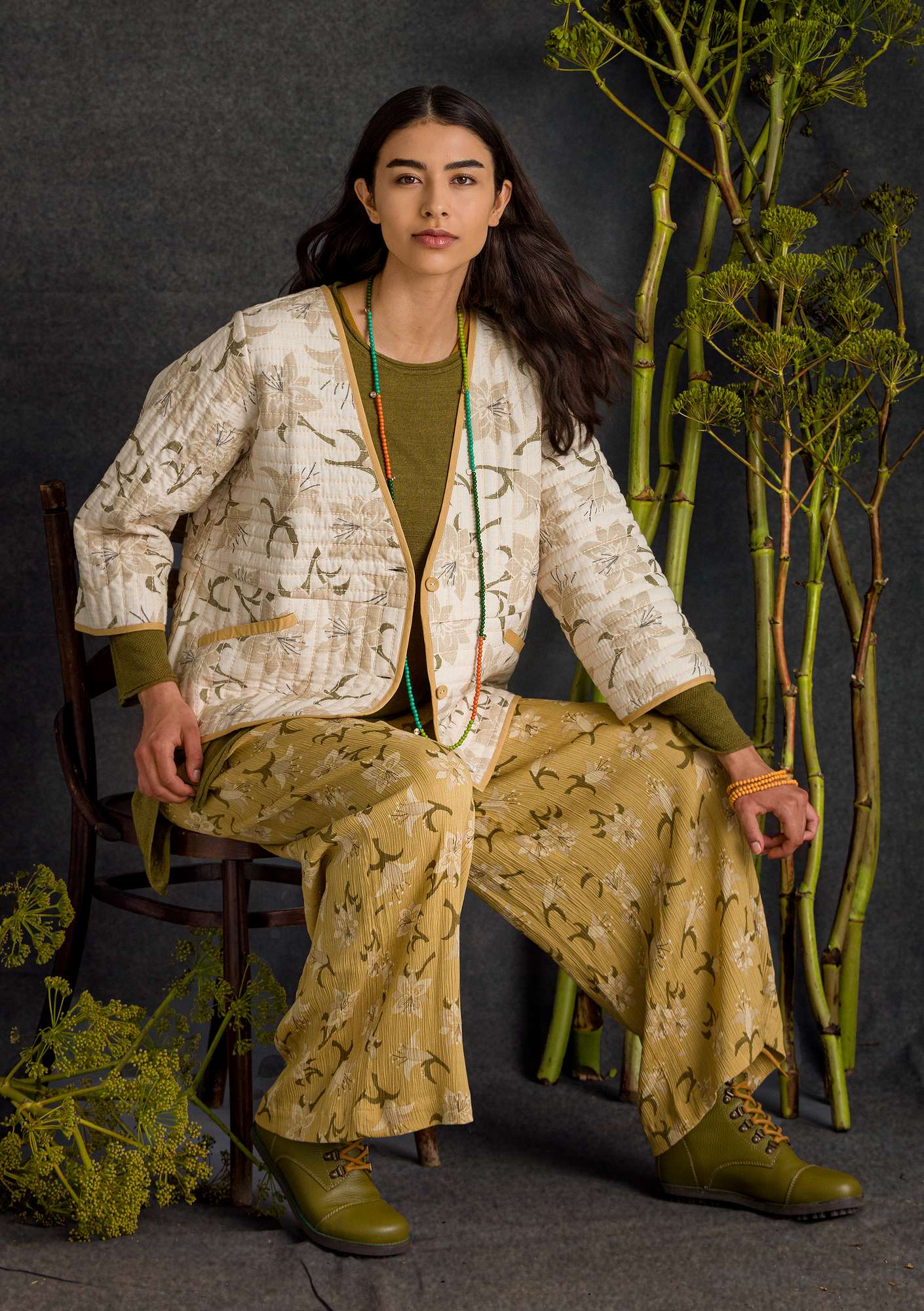 “Amaryllis” trousers in woven viscose fabric rye