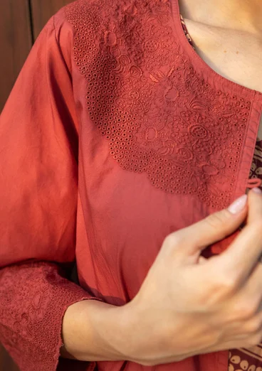 “Amisha” embroidered dress in a woven blend of organic cotton and linen - gneiss