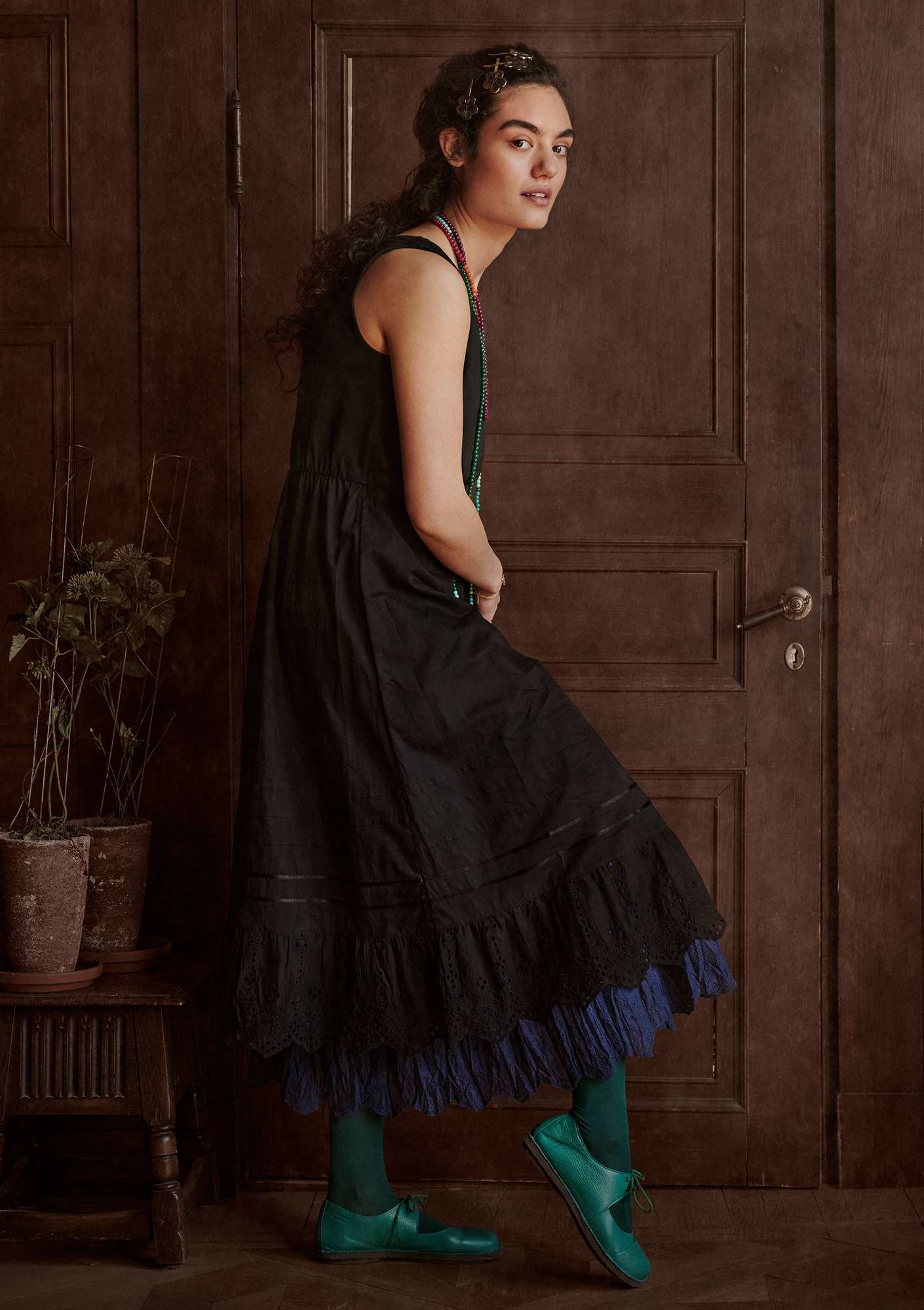 Vävd klänning i ekologisk bomull svart