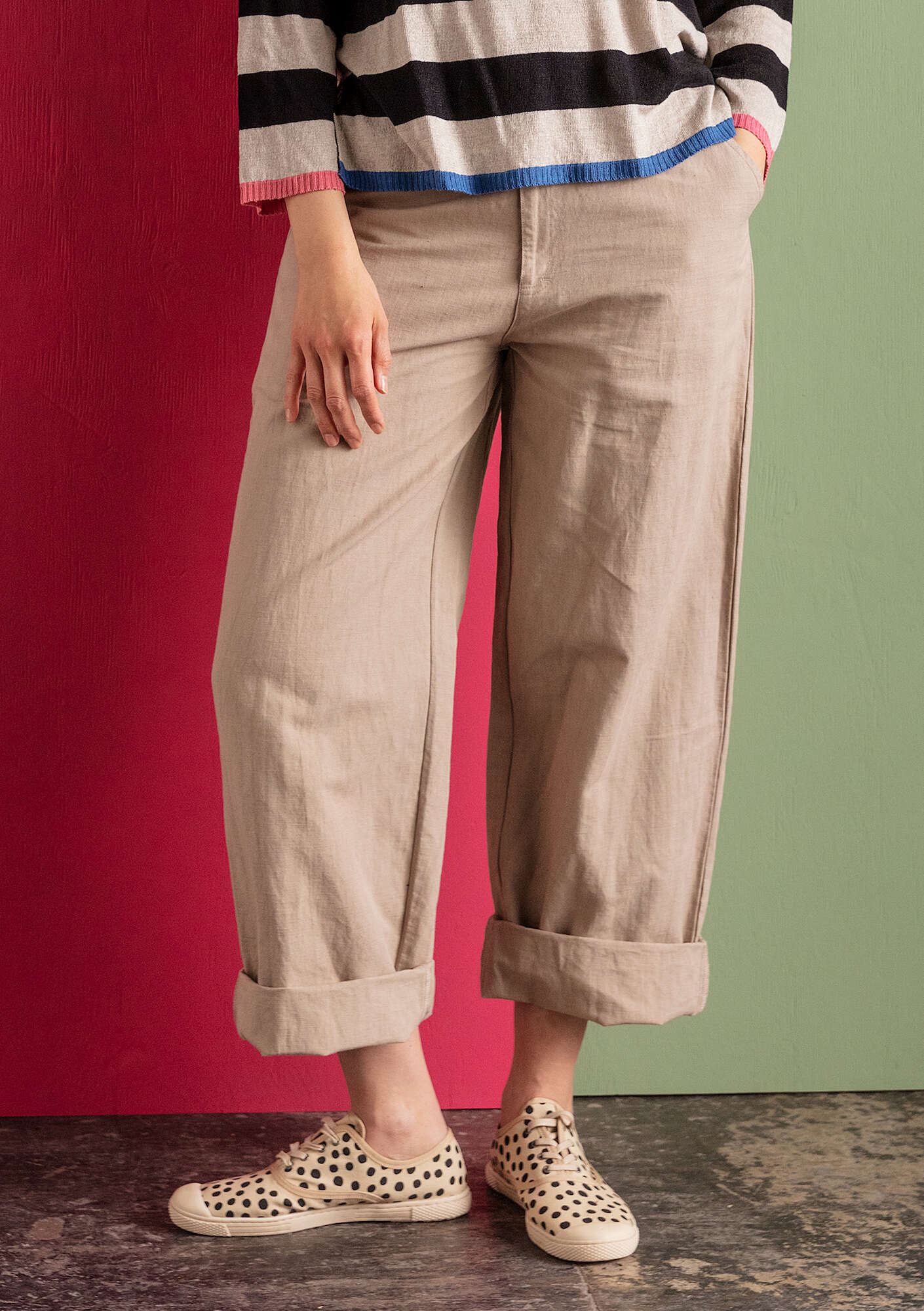 Trousers in a woven cotton/linen blend dark natural