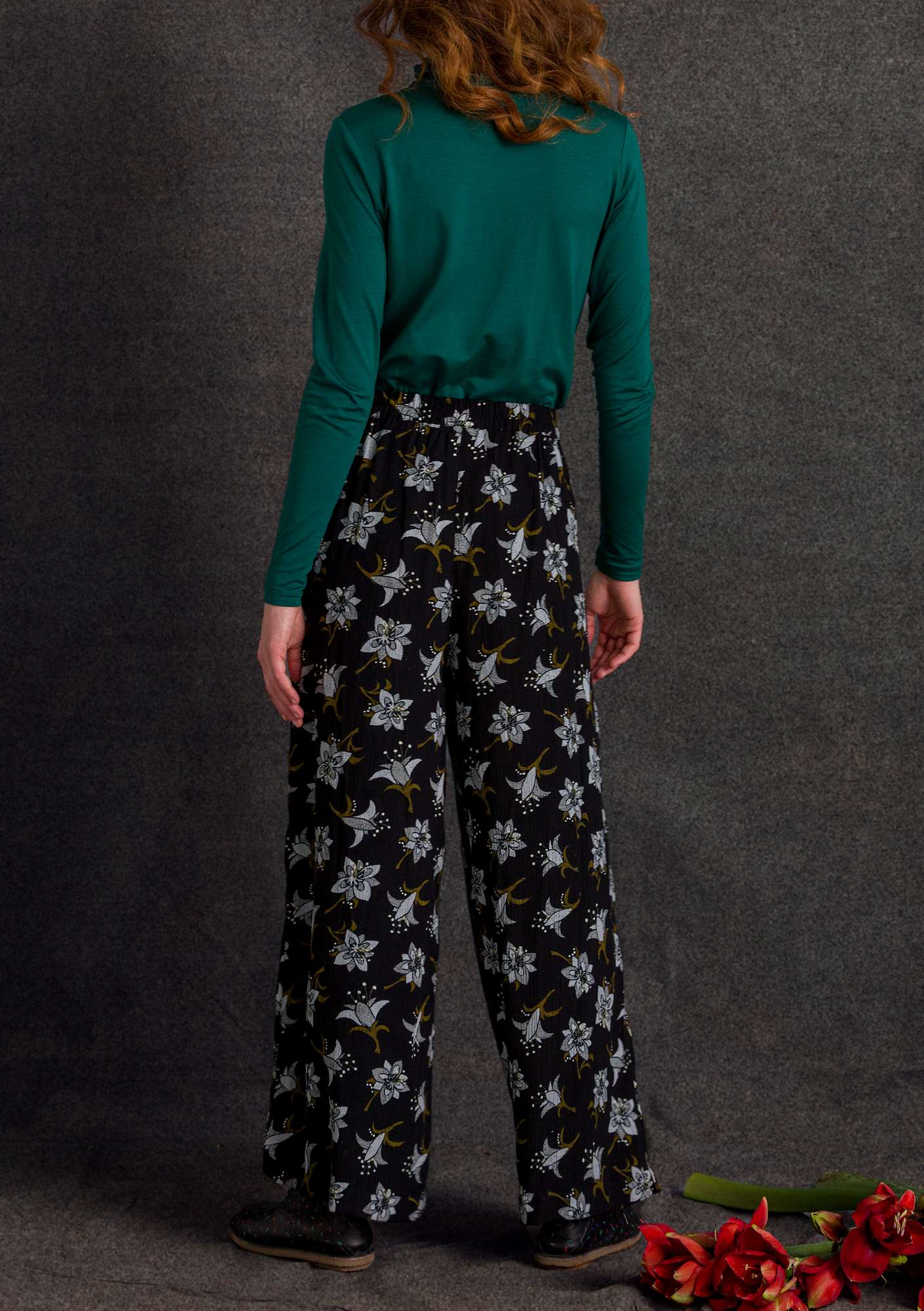 “Amaryllis” trousers in woven viscose fabric black
