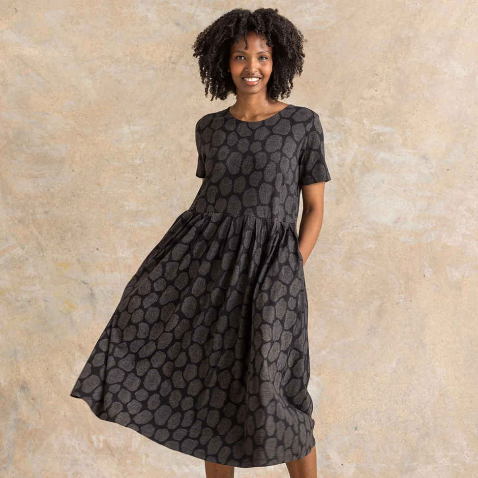 Robe ”Himla” en jersey de coton biologique - noir/motif