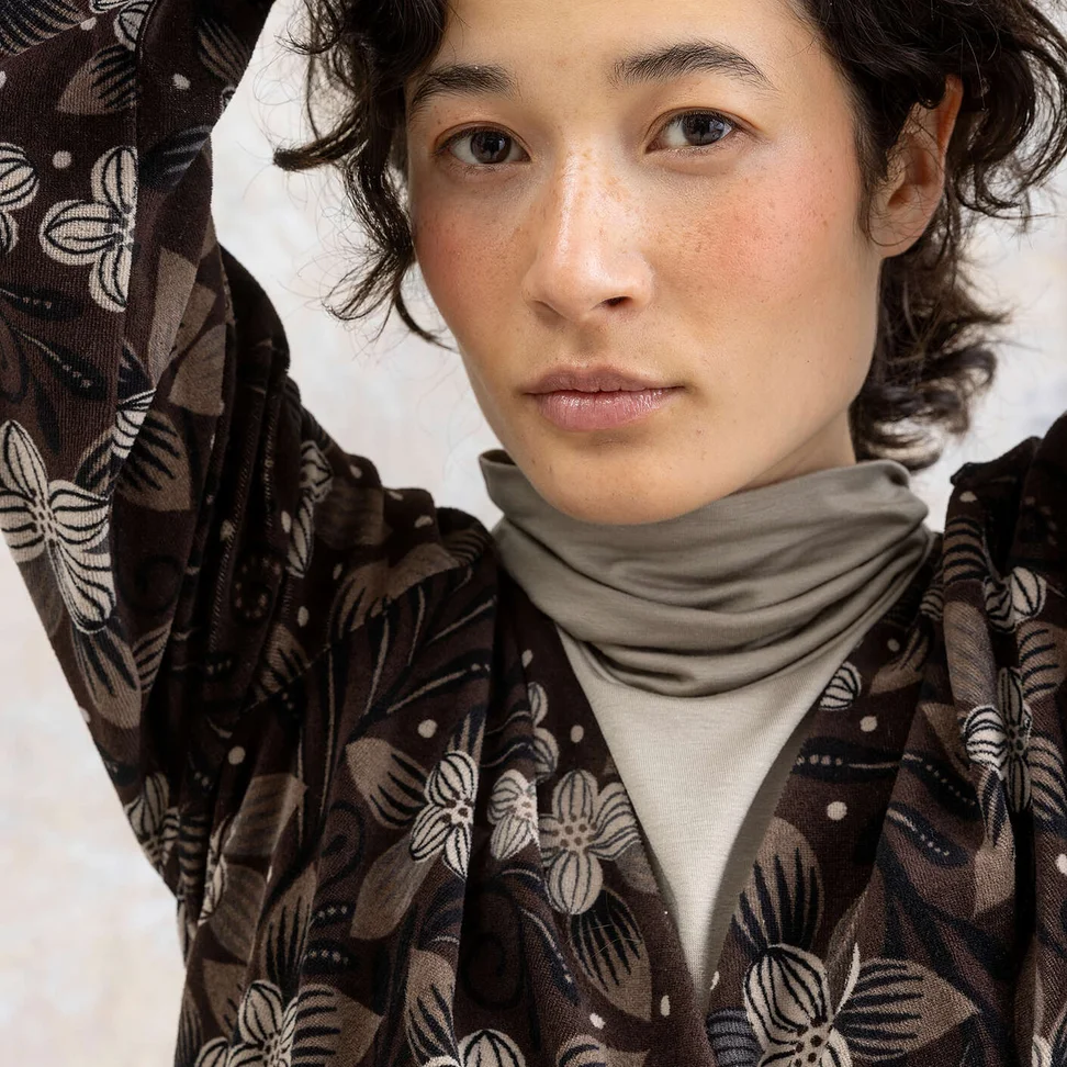 “Cornus” velour cardigan in organic cotton/recycled polyester - dark chokolate
