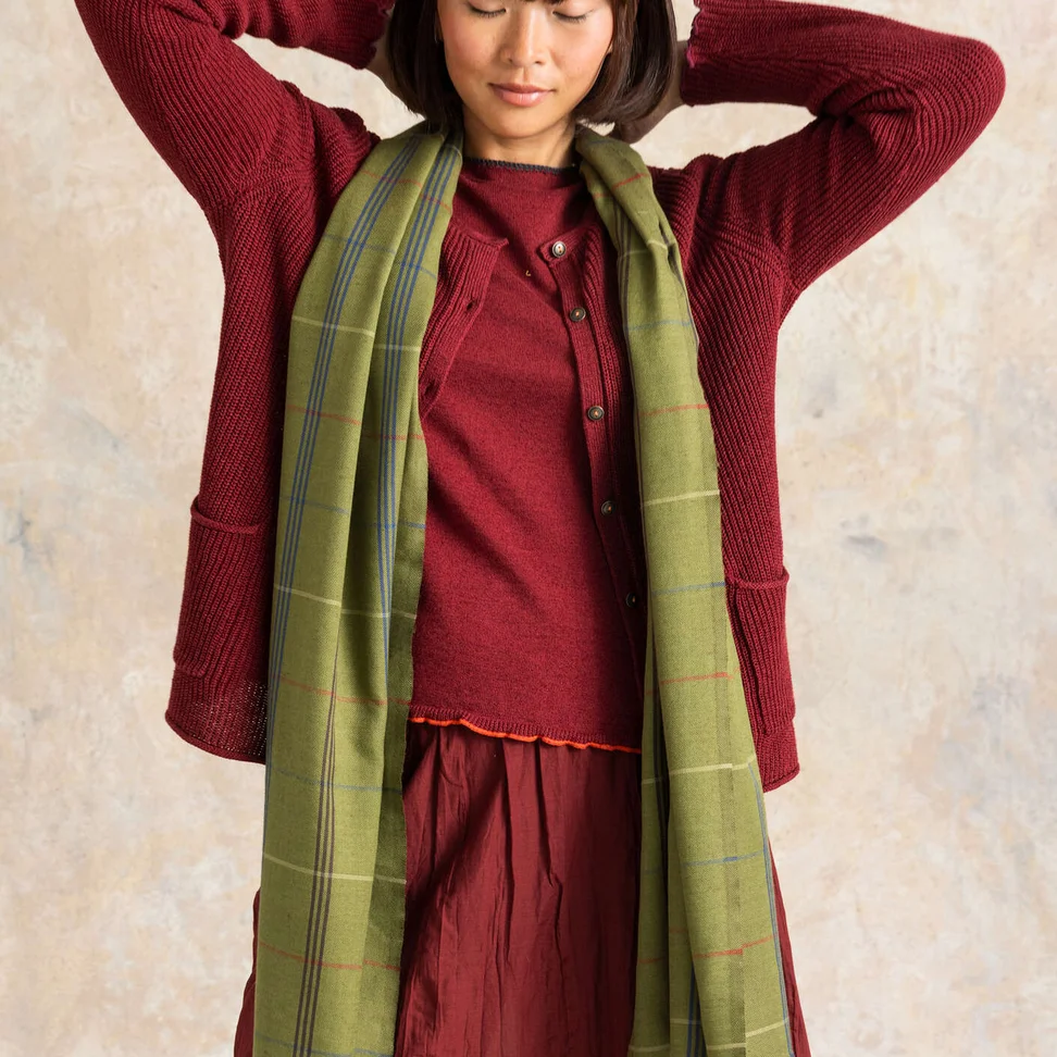 “Kari” checked woven shawl in cotton/wool - green pepper