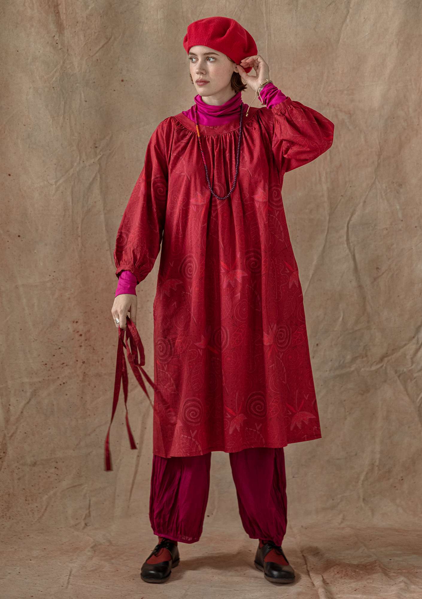 “Krita” woven dress in organic cotton cranberry