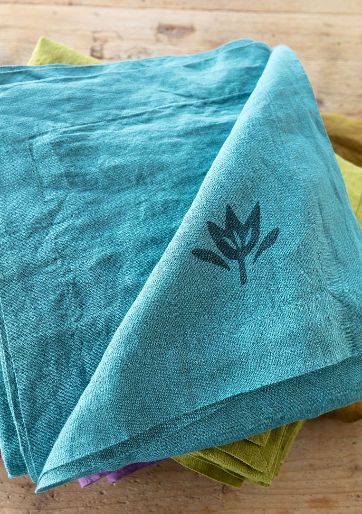 Washed linen tablecloth verona green thumbnail