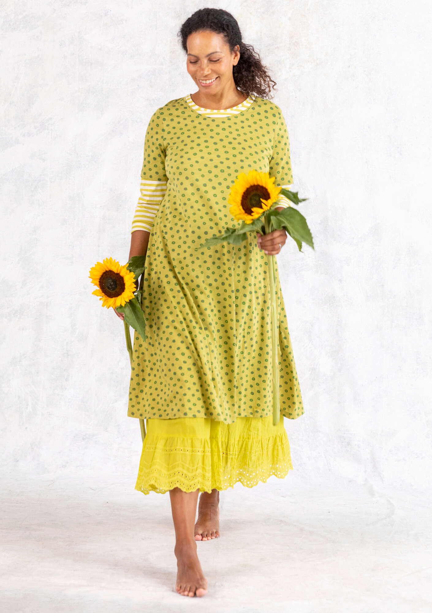 “Ines” jersey dress in organic cotton guava/patterned