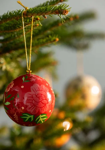 Boule de Noël "Alaska Forest" en papier mâché - tomate