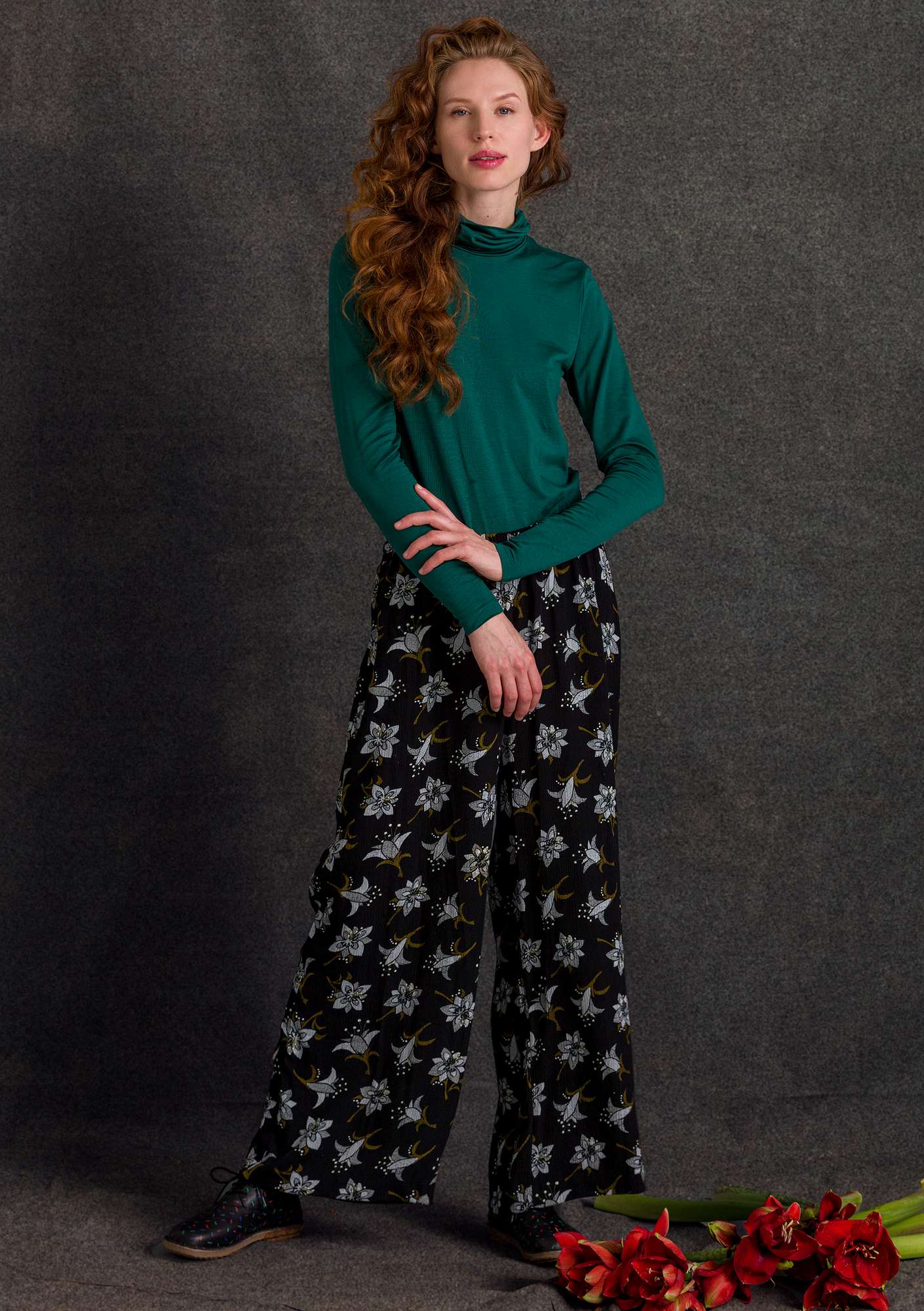 “Amaryllis” trousers in woven viscose fabric black thumbnail