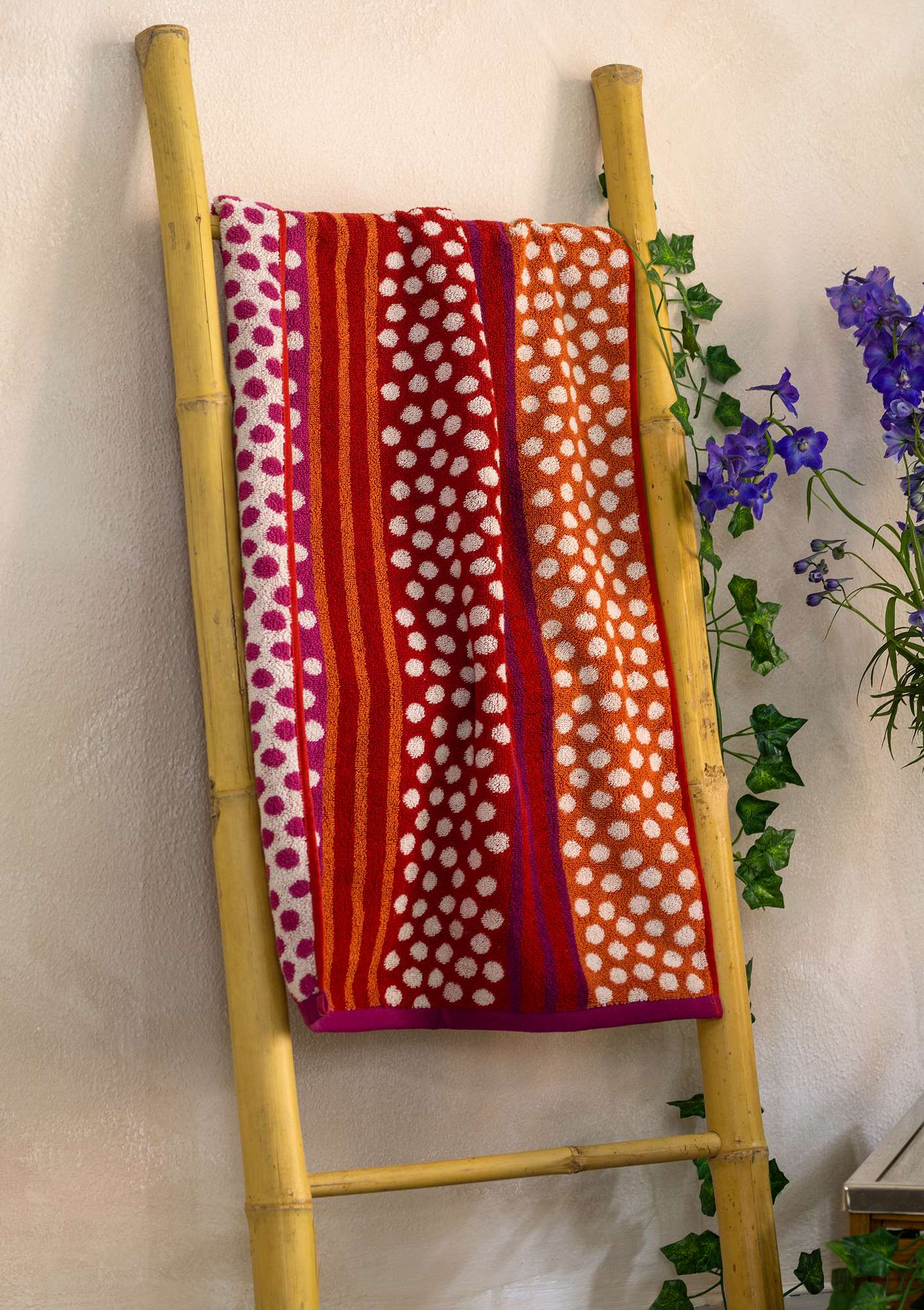 Droppe towel bright red