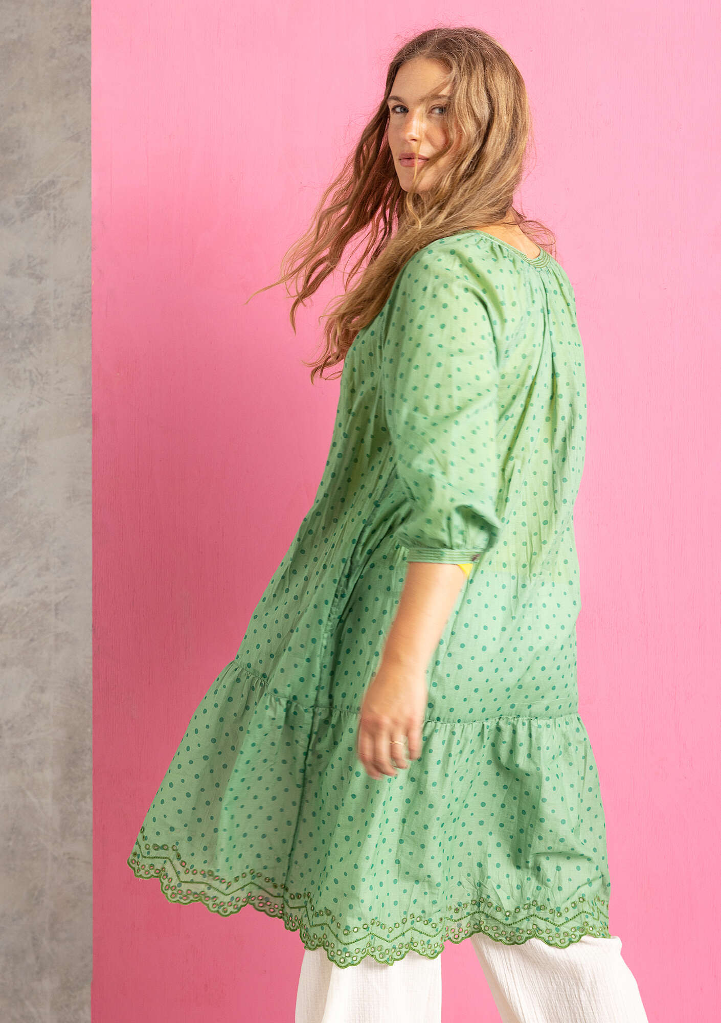 Vævet kjole  Lilly  i økologisk bomuld afdæmpet grøn thumbnail