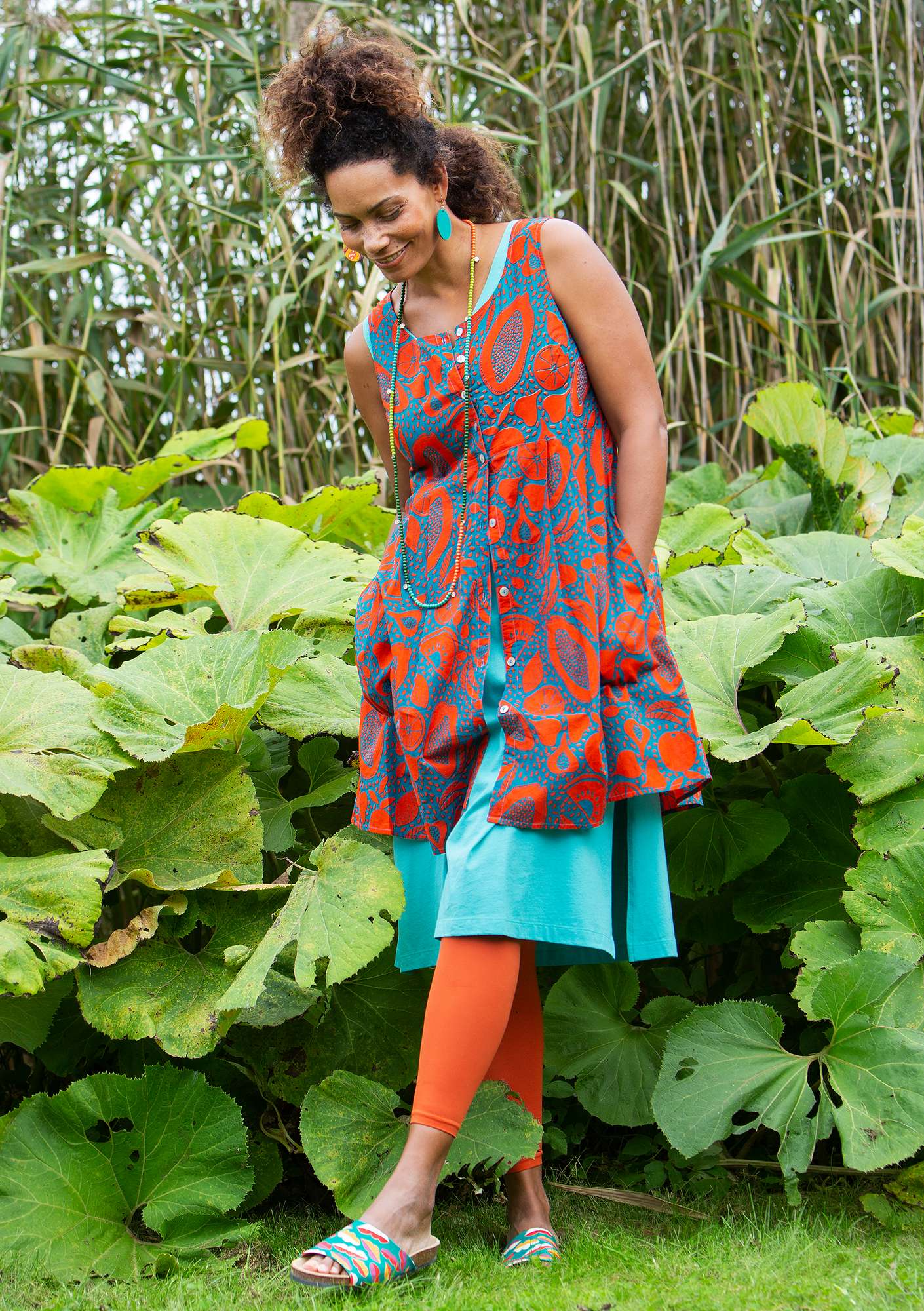 Vävd klänning  Marimba  i ekologisk bomull lavaröd
