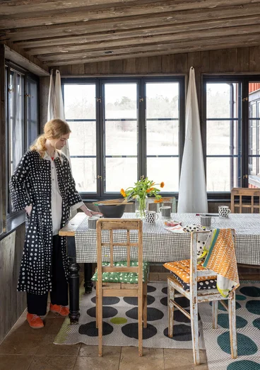Krus "Joy" i keramik - sort/stribe