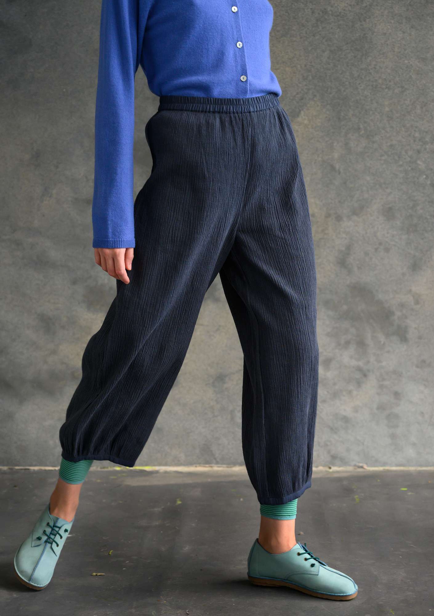 Trousers in organic cotton/linen ink blue thumbnail