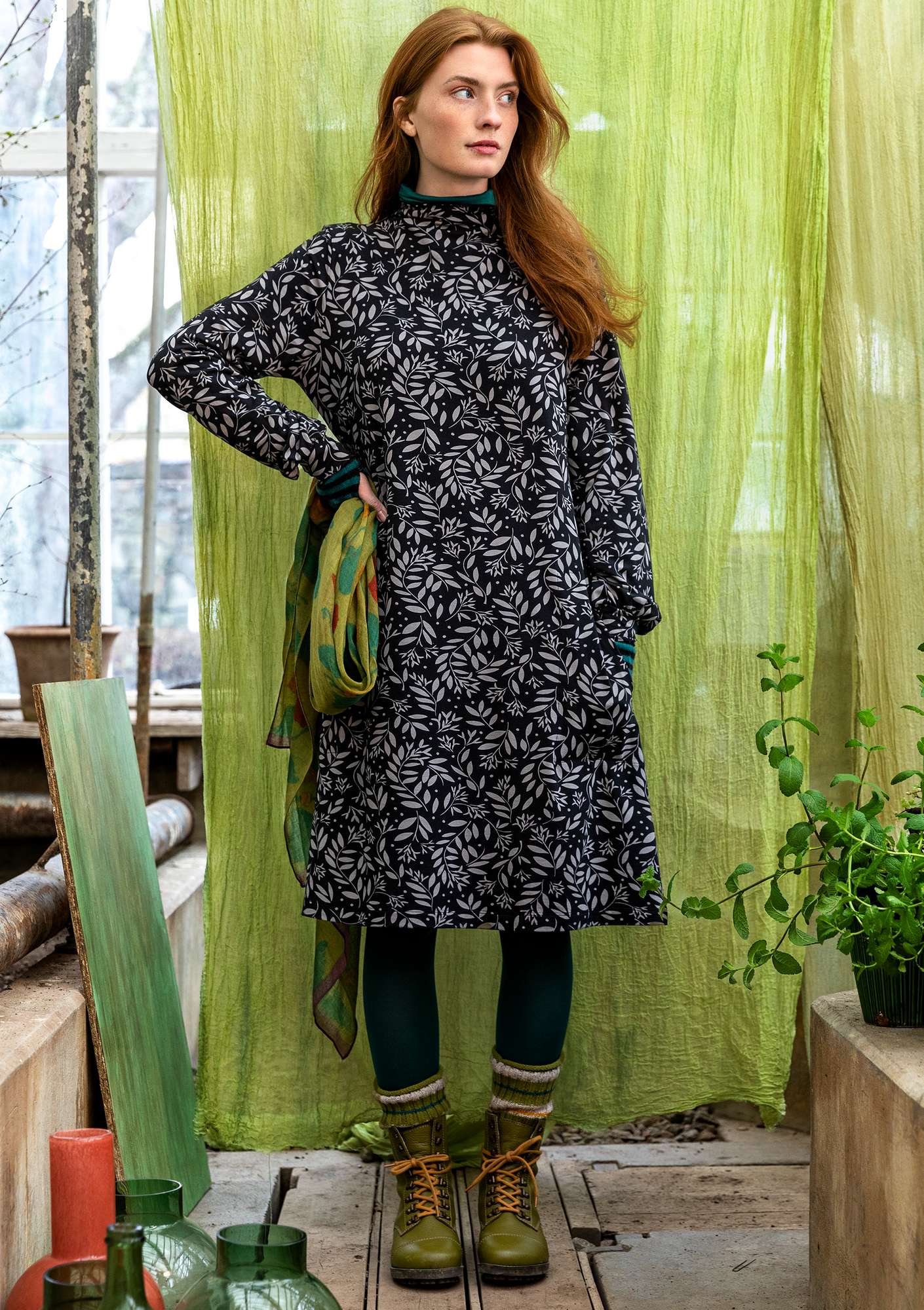 “Bladmynta” jersey dress made of organic cotton/modal/elastane black/patterned thumbnail