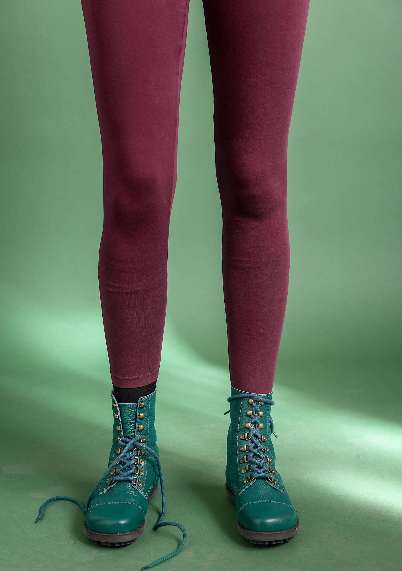 “Disa” jersey leggings in organic cotton/spandex aubergine